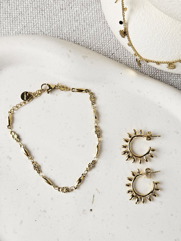 Pulsera de acero inoxidable con amuleto de la suerte dorado