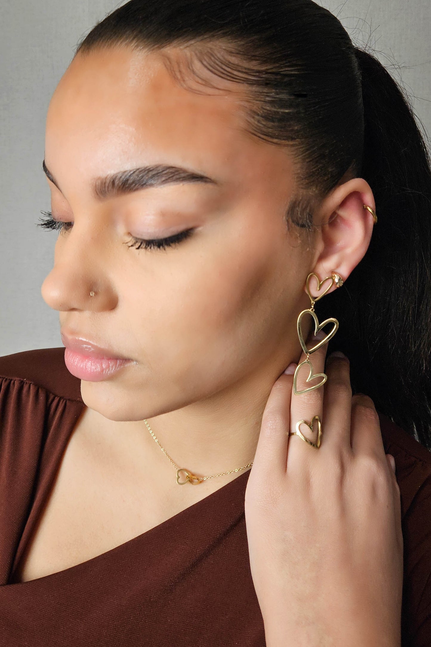 Pendientes de acero inoxidable con corazones dorados