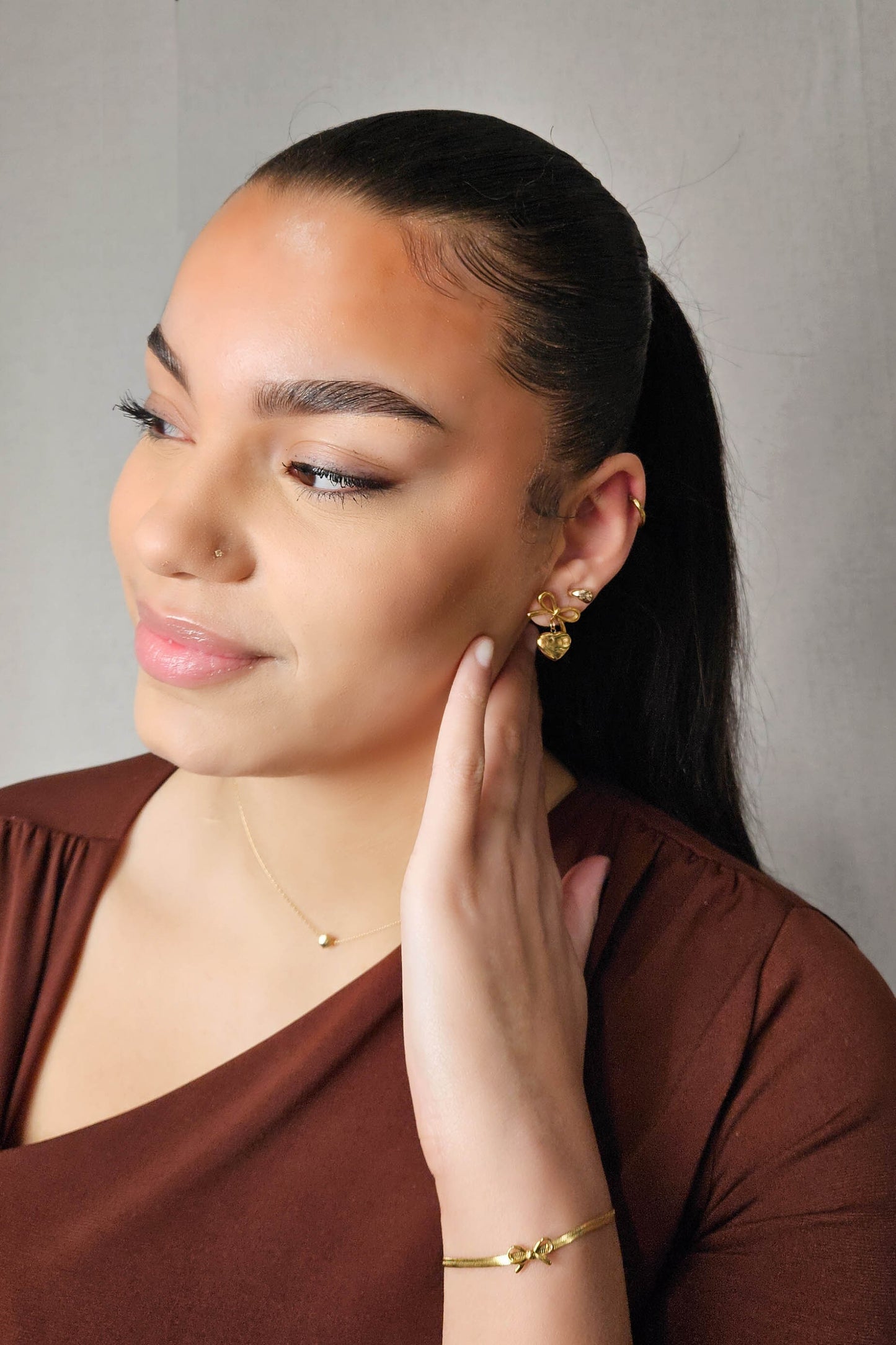 Pendientes de acero inoxidable con lazo de corazón dorado