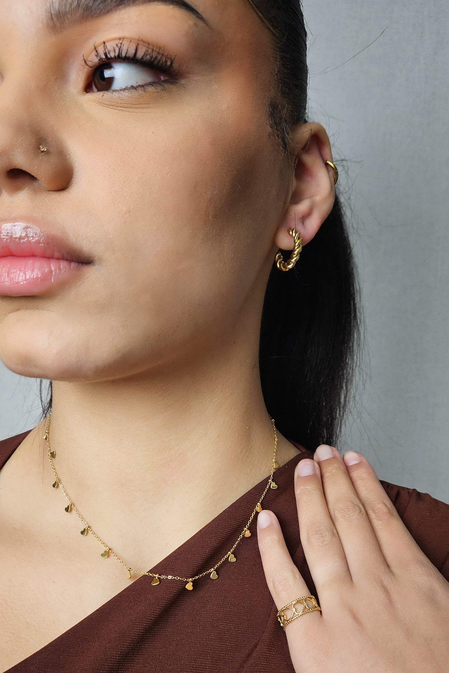 Collar de acero inoxidable Multi corazones dorados