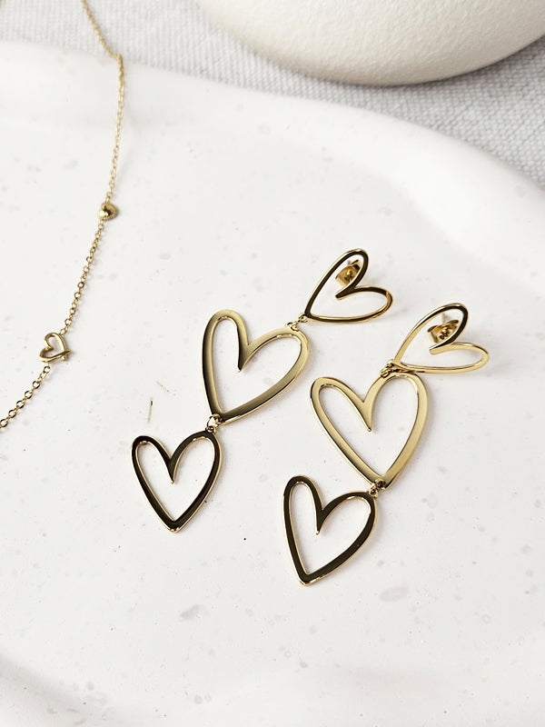 Pendientes de acero inoxidable con corazones dorados