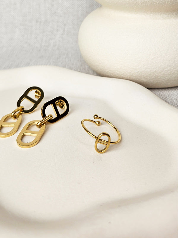 Anillo de acero inoxidable ovalado dorado