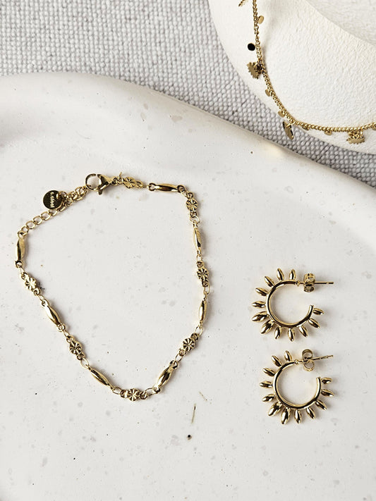 Pulsera de acero inoxidable con amuleto de la suerte dorado