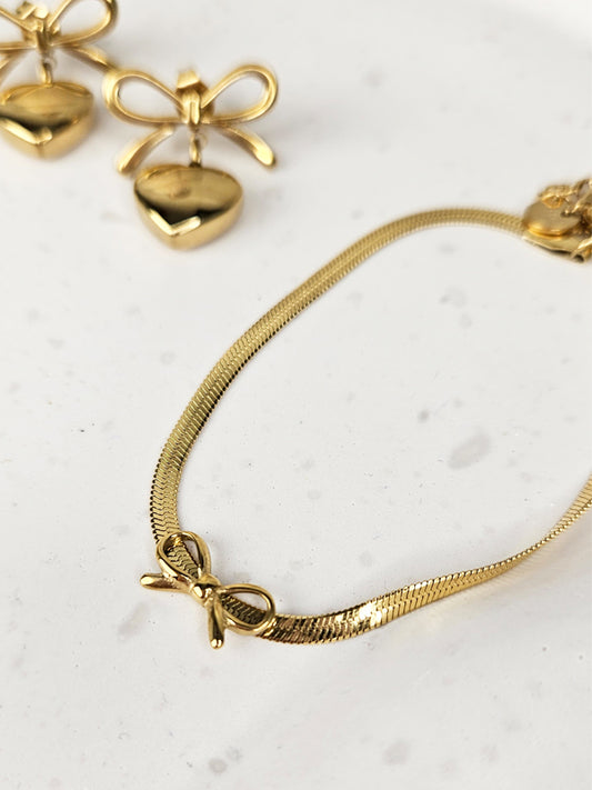 Pulsera de acero inoxidable con lazo dorado