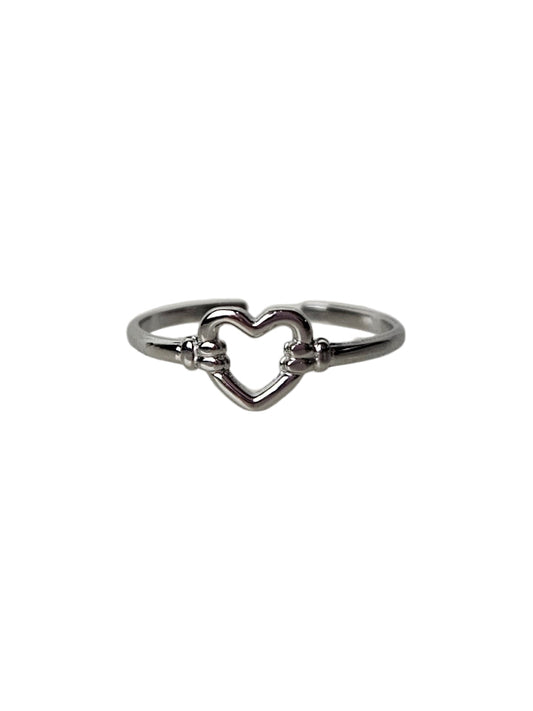 Anillo de acero inoxidable con un solo corazón de plata.