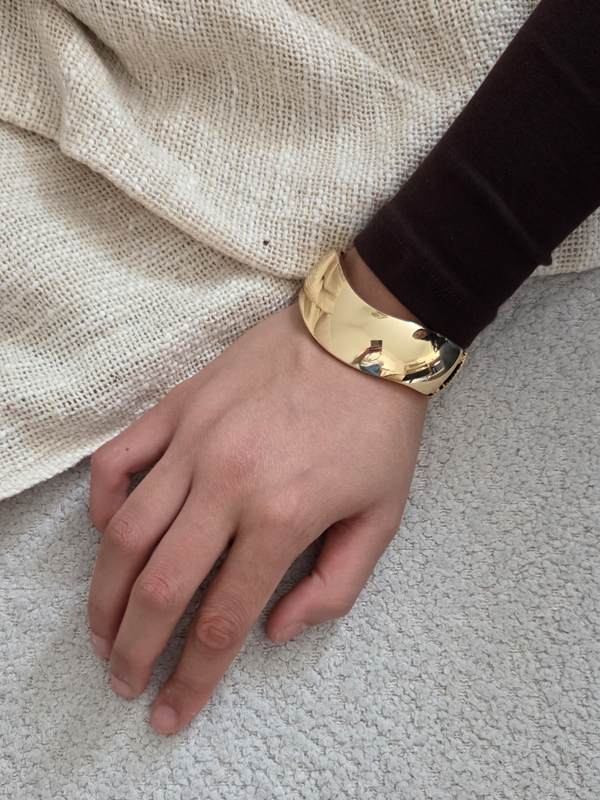 Pulsera Cuff Kani Dorada – Acero Inoxidable