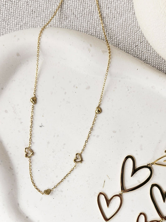 Collar de acero inoxidable Amor dorado