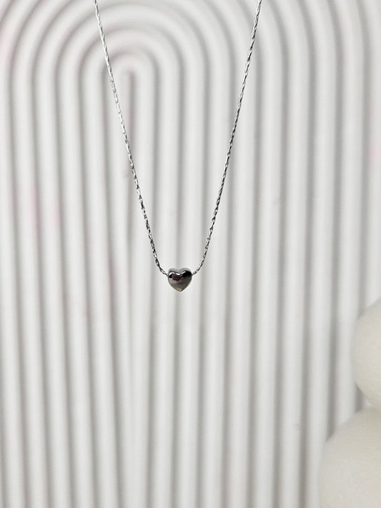 Cadena de acero inoxidable con un solo corazón de plata