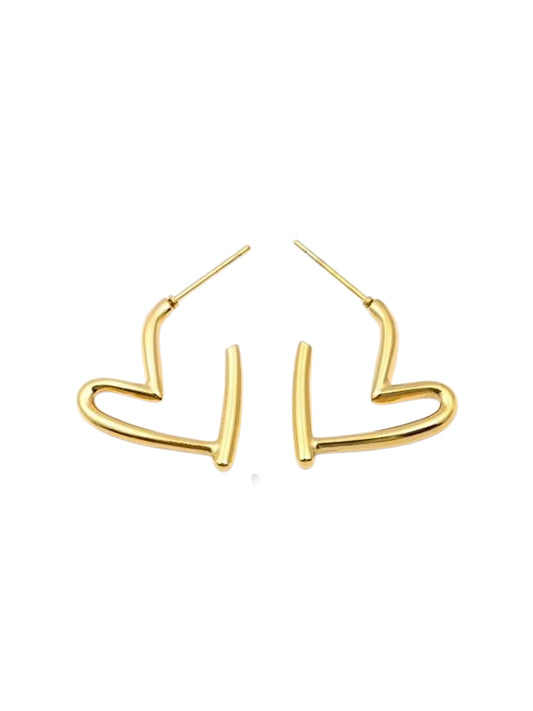 Pendientes de acero inoxidable con forma de corazón y anillos dorados.