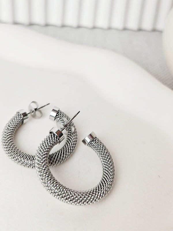 Pendientes de acero inoxidable con anillos de cadena de plata