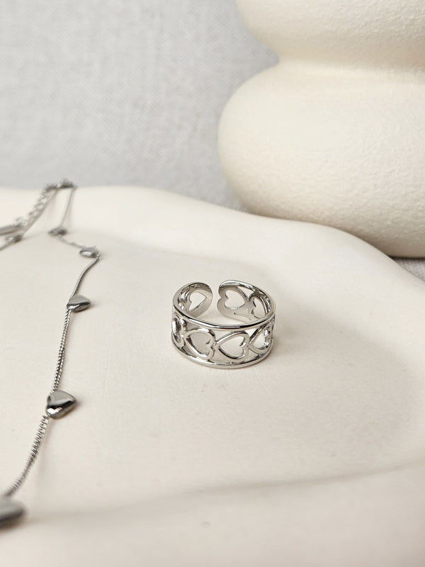 Anillo de acero inoxidable Corazones capturados plata